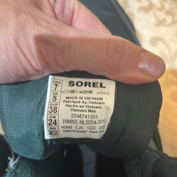 Sorel Women’s Velcro winter boots size US 7 - Picture 3 of 5